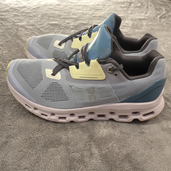 On Running Shoes - On Cloudstratus Womens  Chambray/Lavender On Running White and Gray Sneakers W9